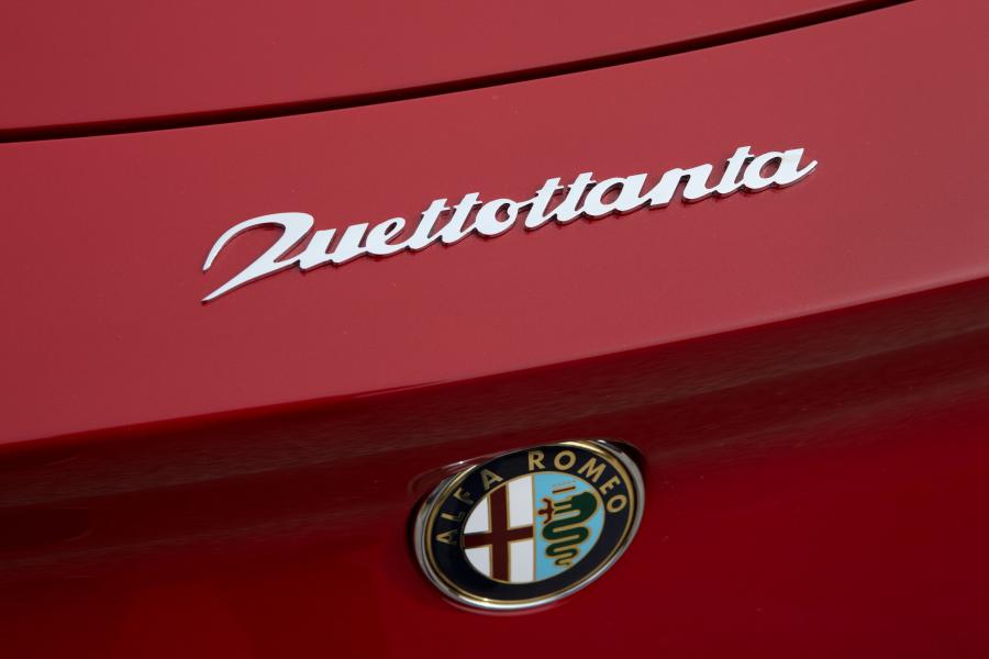 Логотип Alfa Romeo 2uettottanta 2010 года  (фото 12 из 24)
